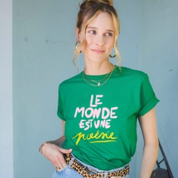 T-shirt vert "Le monde est une poésie" by Lesfutiles