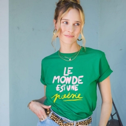 T-shirt vert Le monde est une poésie by Lesfutiles