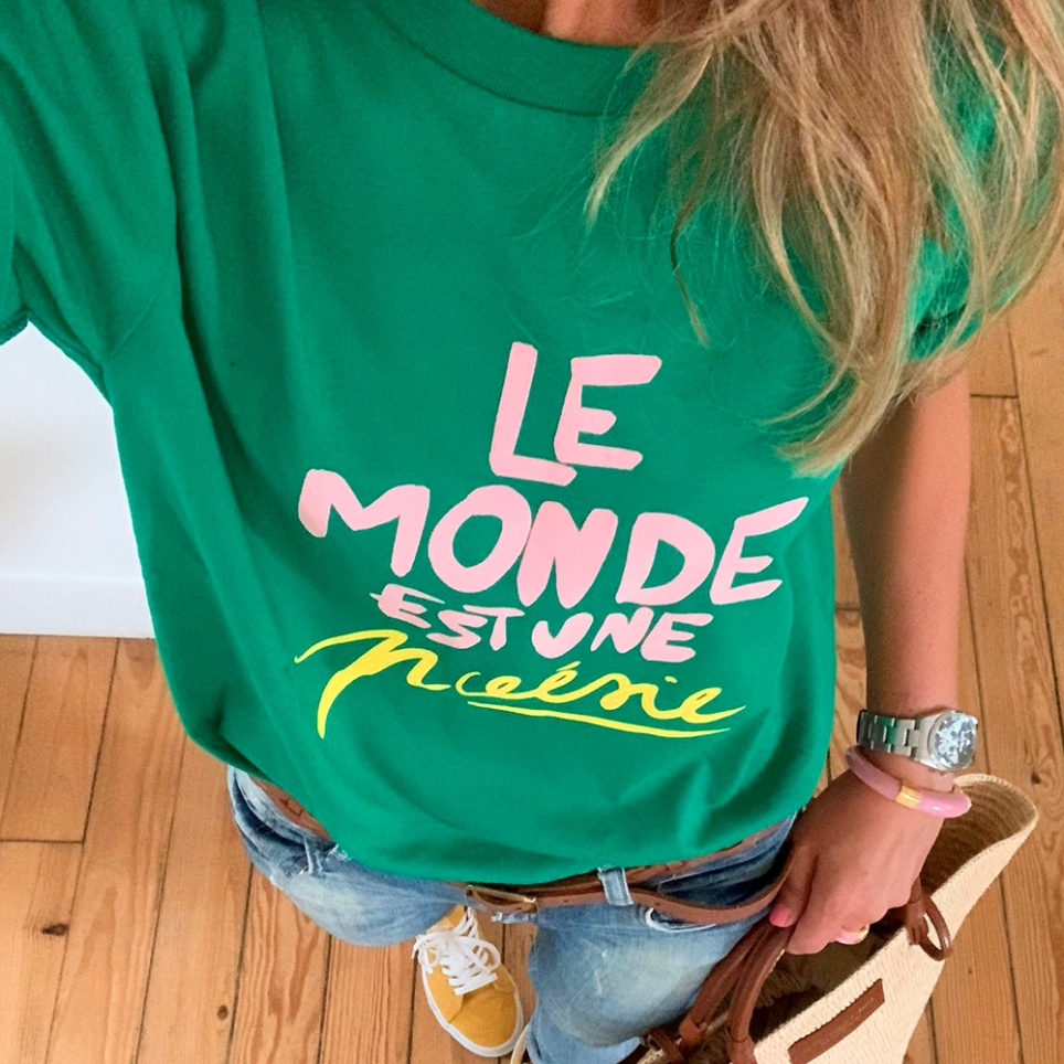 T-shirt vert "Le monde est une poésie" by Lesfutiles