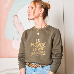 Kaki Sweatshirt Le Monde Est Une Poésie Gold by LesFutiles