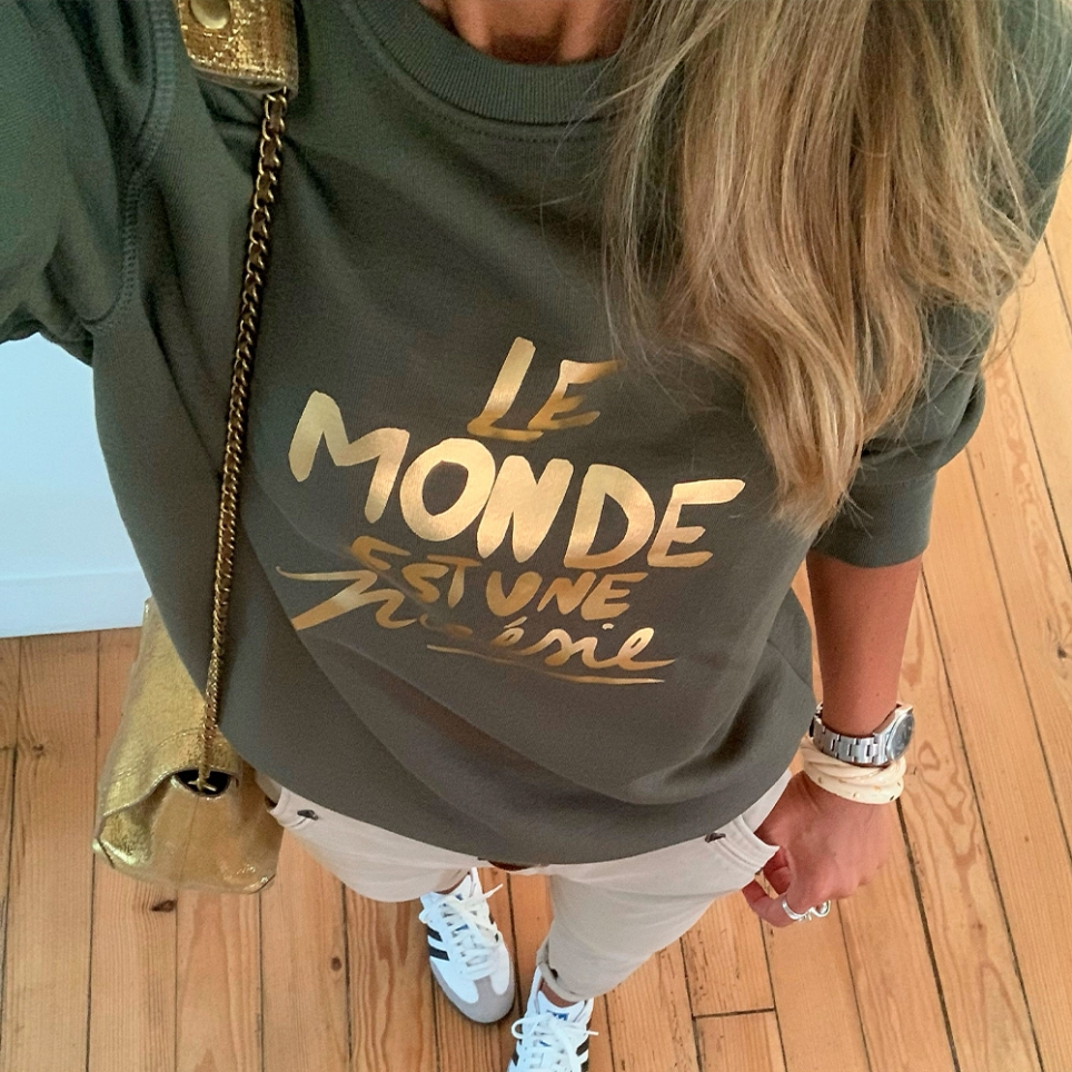 Kaki Sweatshirt Le Monde Est Une Poésie Gold by LesFutiles