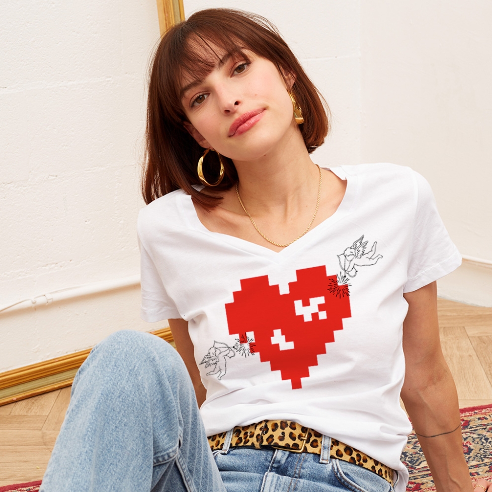 T-shirt Blanc Col V Coeur Cupidon Pixel