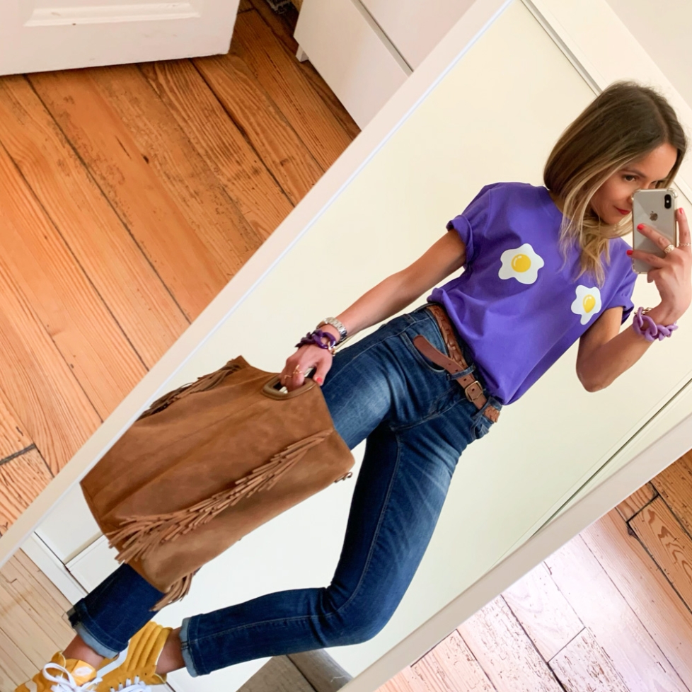 T-shirt Violet Uovo Fiore by LesFutiles