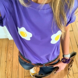 T-shirt Violet Uovo Fiore by LesFutiles