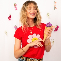 T-shirt Rouge À Force De Me Planter