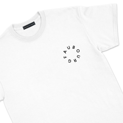 t-shirt blanc fluffy dog
