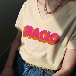 t-shirt col v bacio