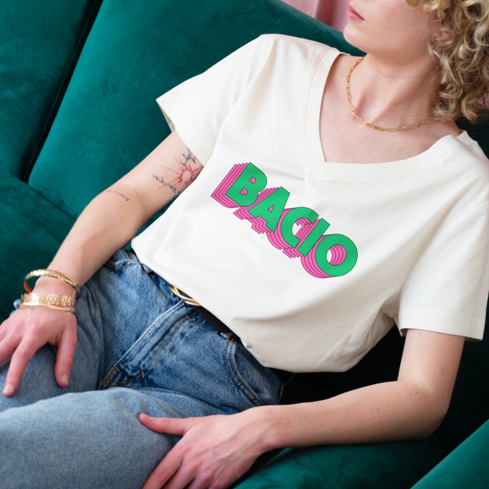 t-shirt col v bacio