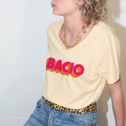 t-shirt col v bacio