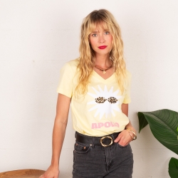 T-shirt Col V Jaune Apollo by TrendyEmma